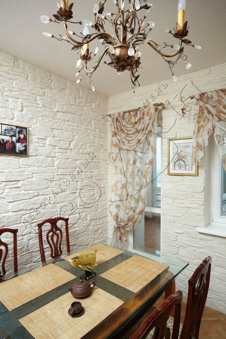 Отделка кухни декоративным камнем