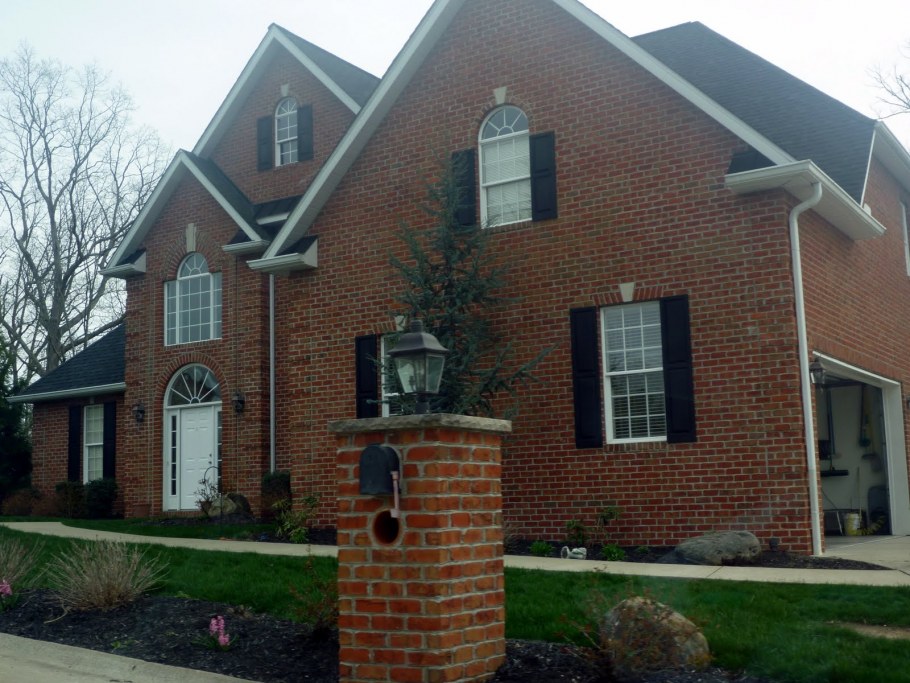 Дом в английском стиле красный кирпич