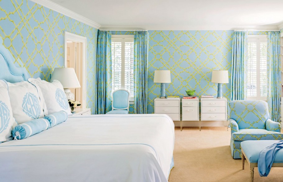 Комната в голубом и бежевом цвете