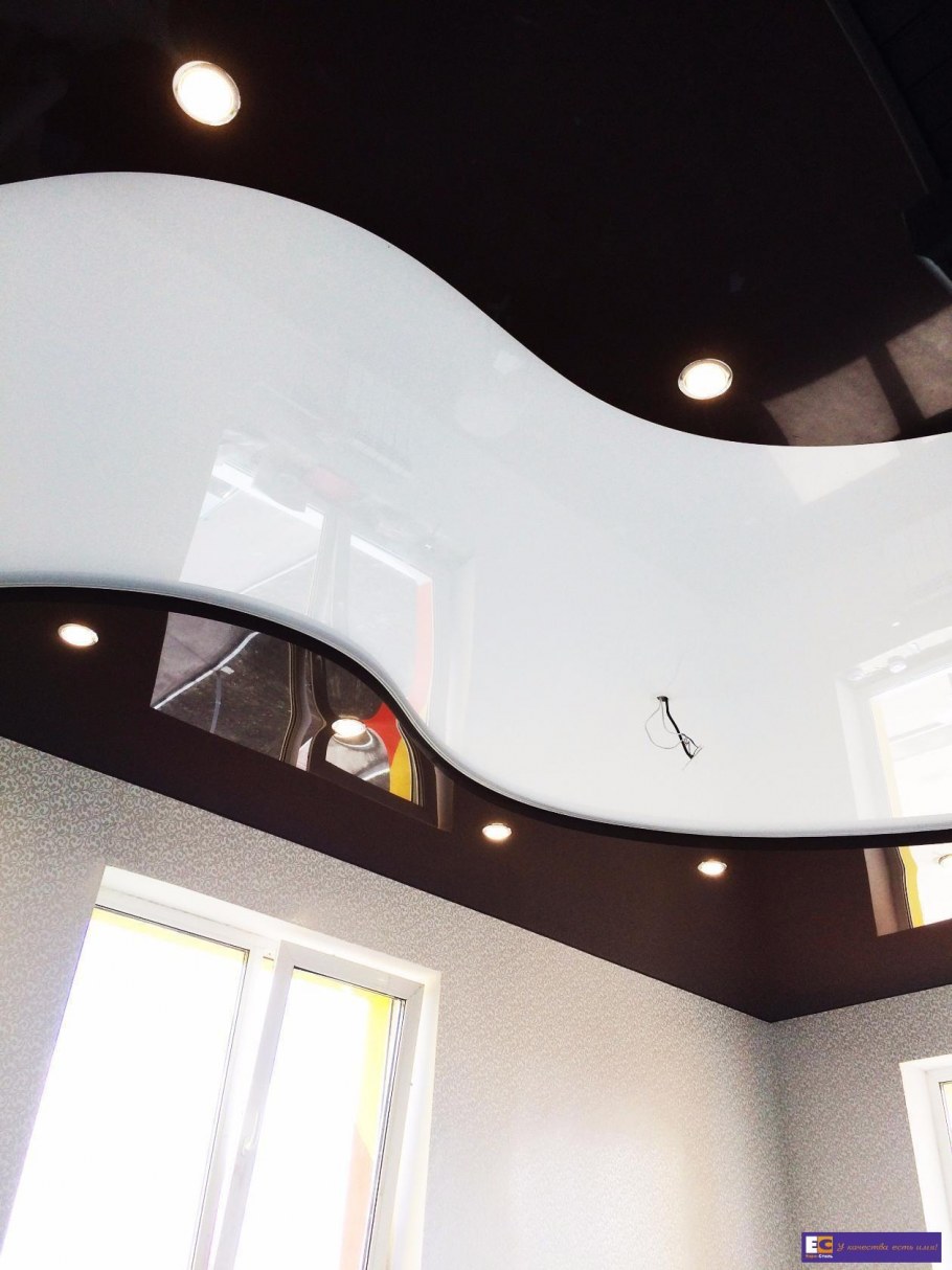 Натяжной потолок волной двухуровневый