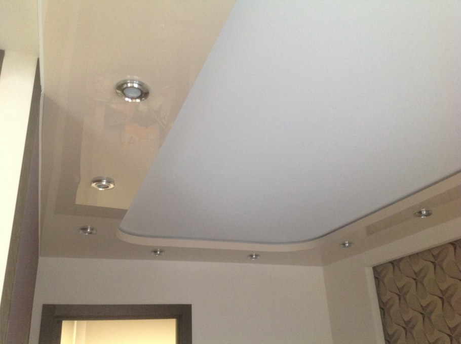 Двухуровневый потолок матовый и глянцевый
