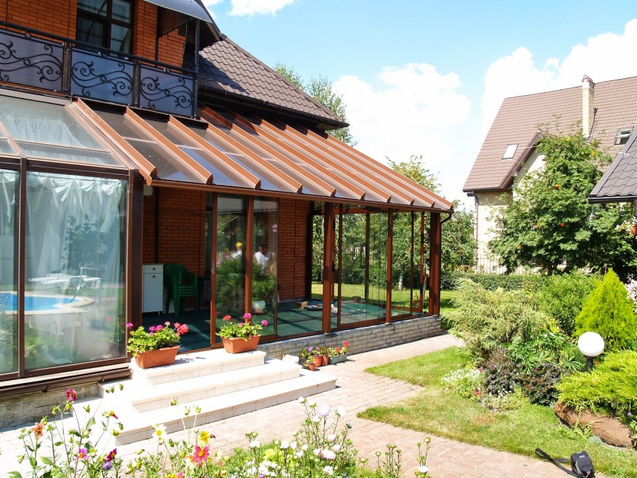 Застекленная зимняя веранда