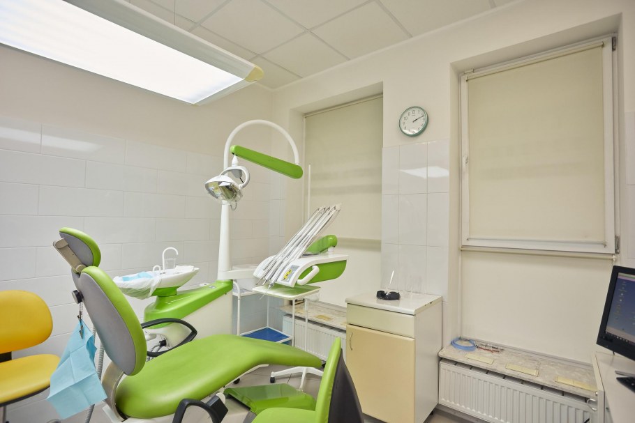 Фисташковый цвет в интерьере стоматологических клиник