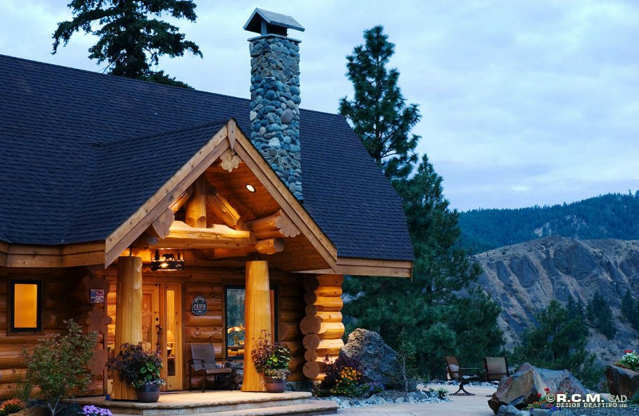 Домик из сруба в горах