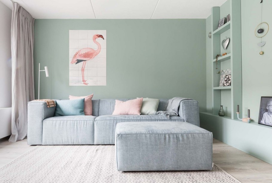 Пыльно розовый цвет стен