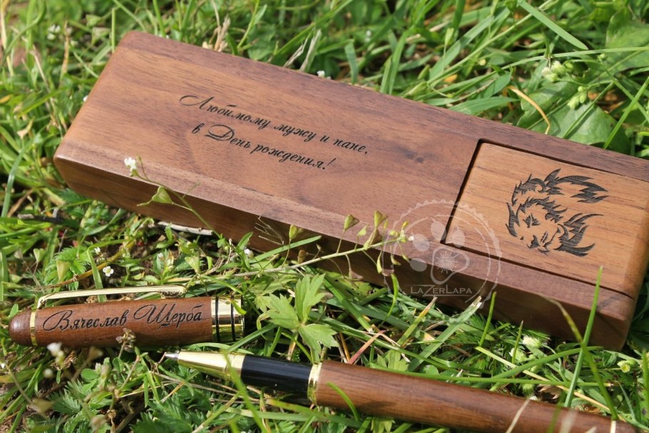 Деревянная ручка с гравировкой