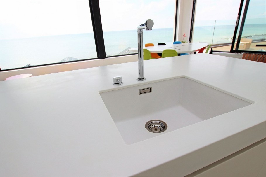 Corian Glacier White камень