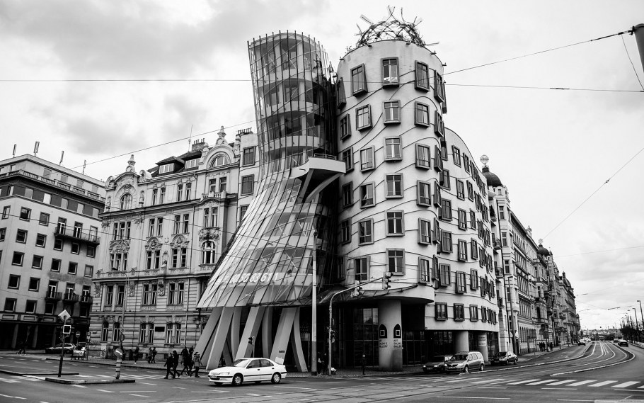 Танцующий дом в Праге