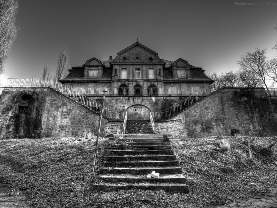 Заброшенный замок Шато Ноттеб