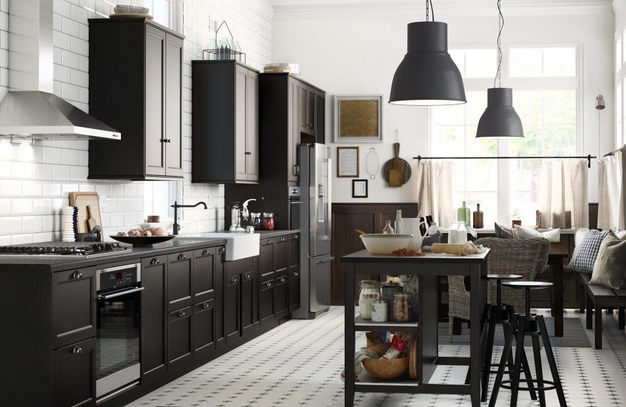 Белая кухня в стиле хайтек