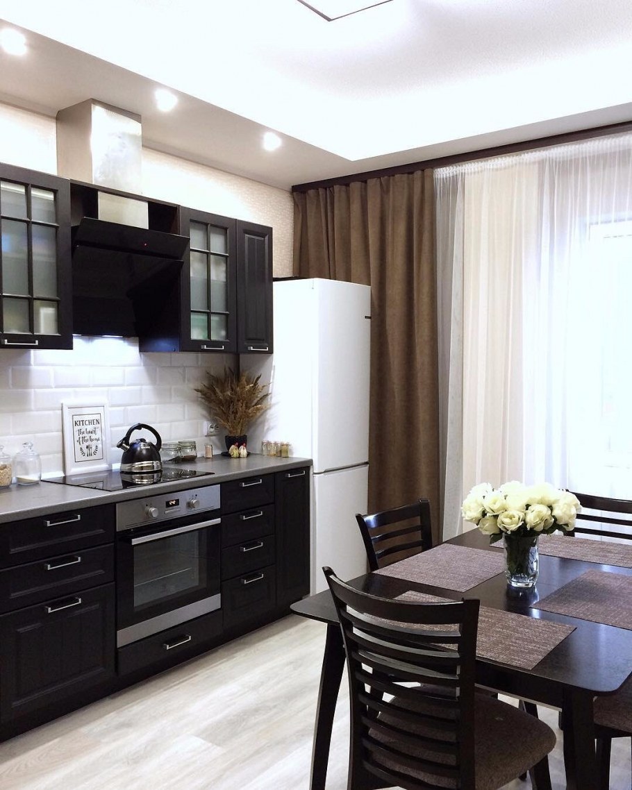 Кухня в темных тонах