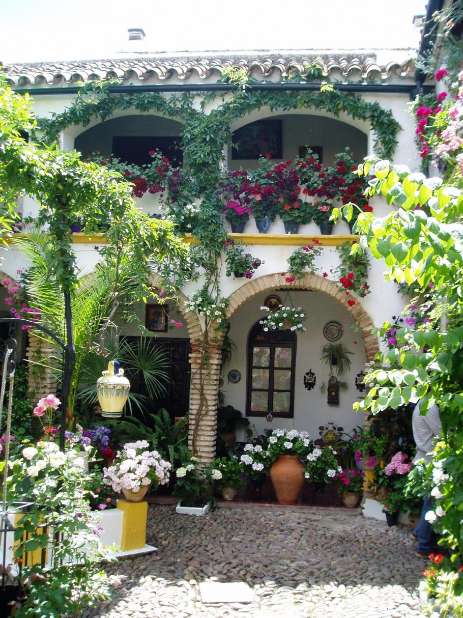 Испанский дворик патио