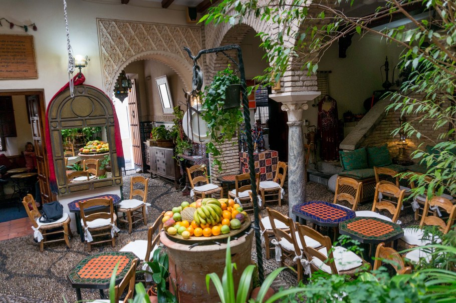 Испанский дворик патио