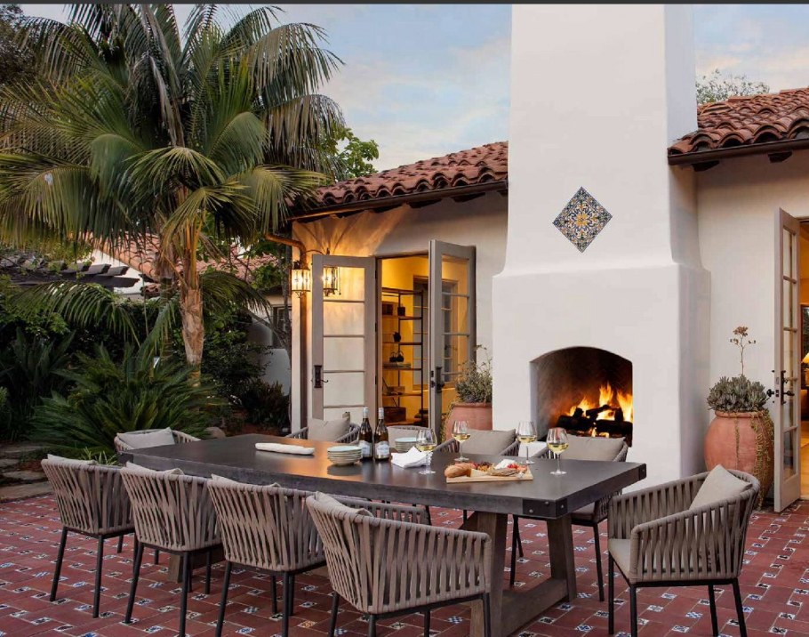 Патио в испанском колониальном стиле
