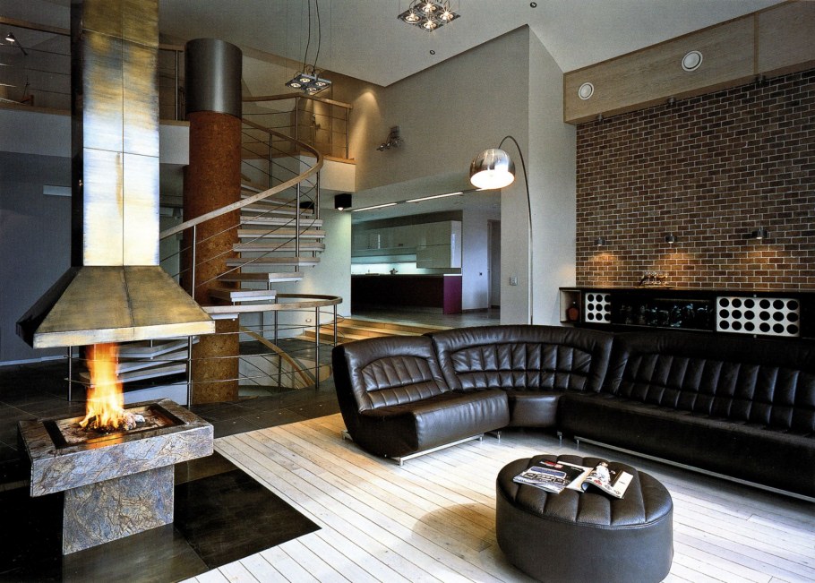 Гостиная лофт с камином