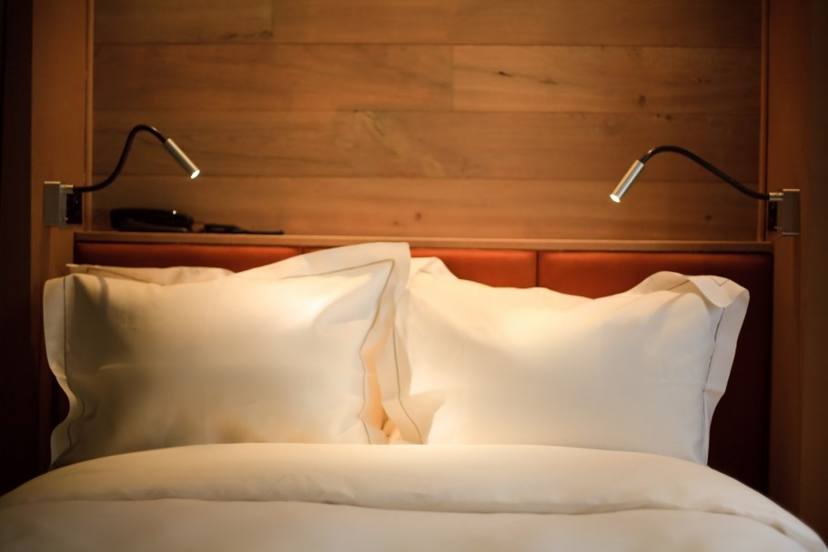 Прикроватный светильник для чтения