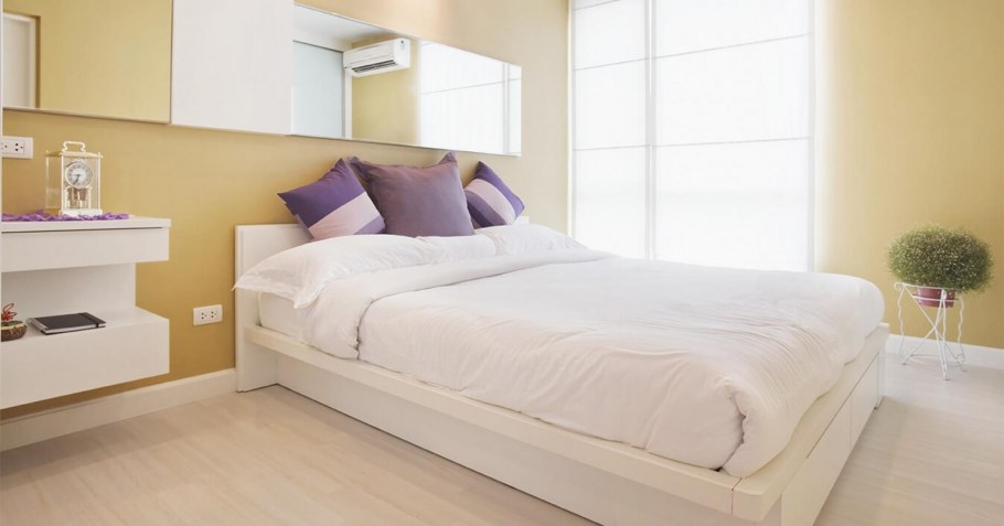 Розетки у прикроватных тумбочек в спальню