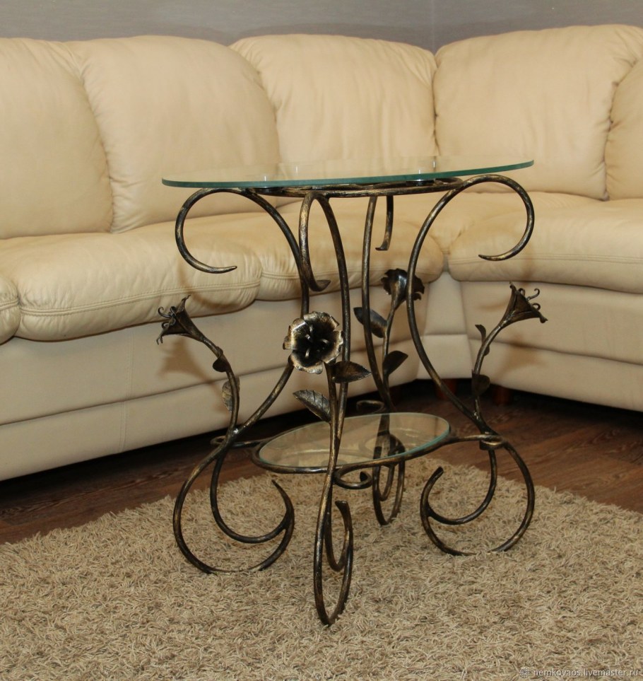 Кованый журнальный столик