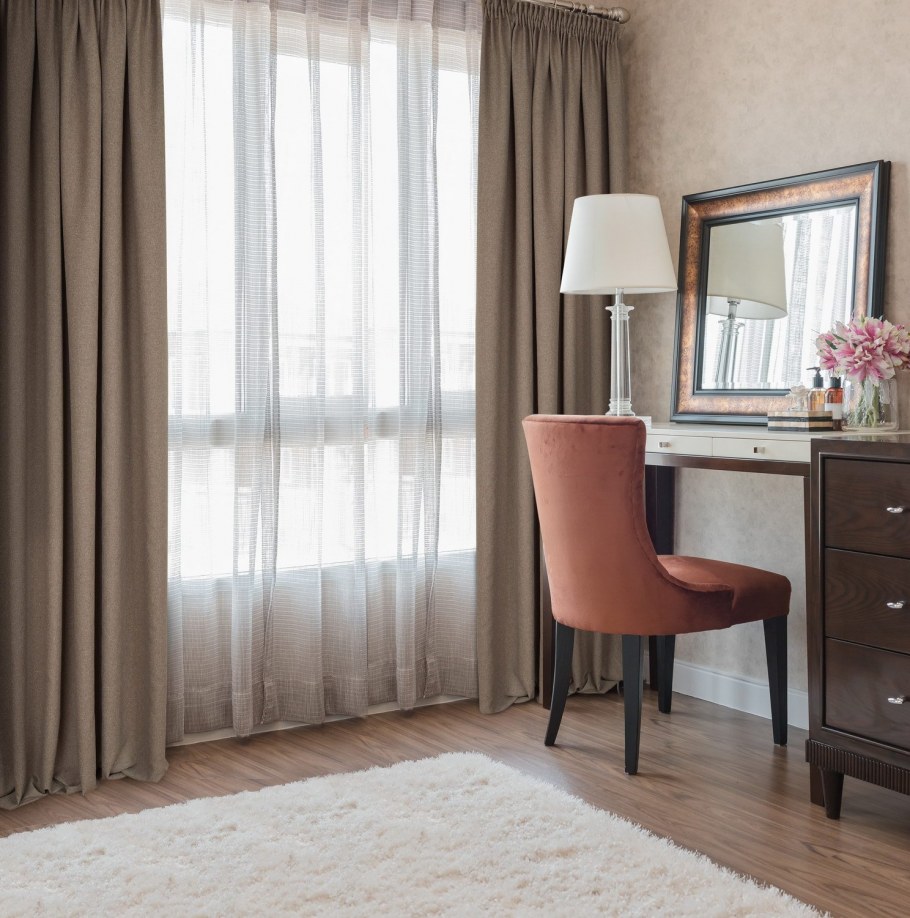 Шторы кофейного цвета в интерьере