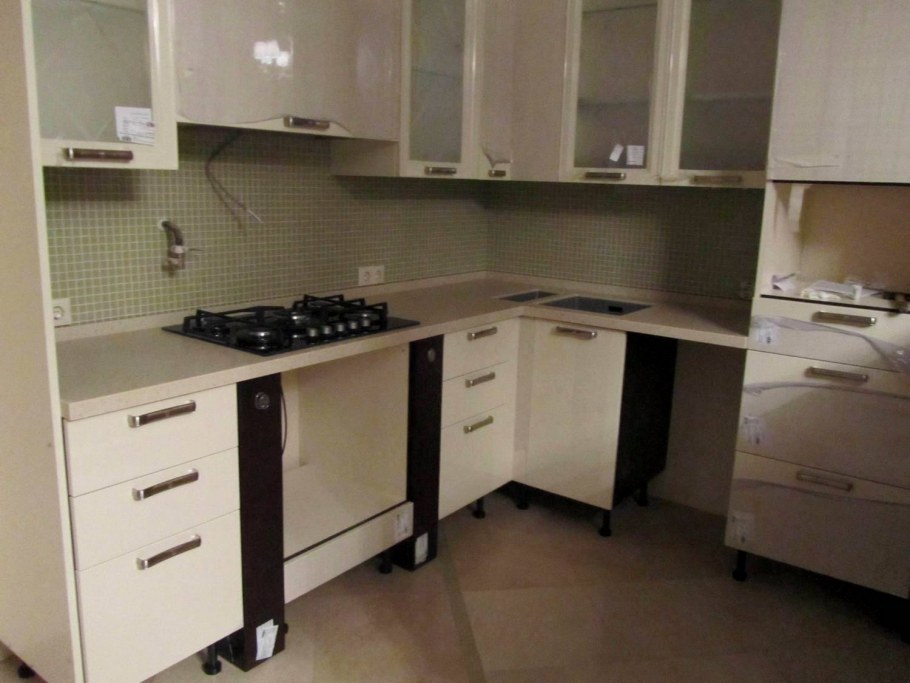 Столешница марокканский камень на кухне