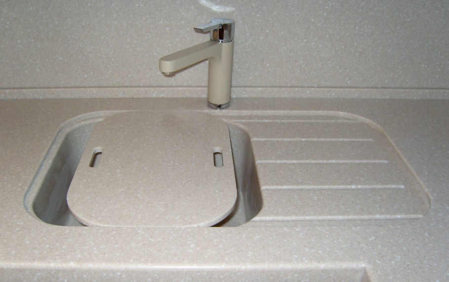 Интегрированная мойка из искусственного камня