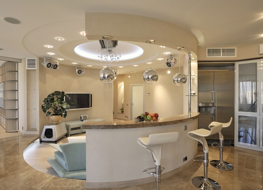 Кухня студия с барной стойкой