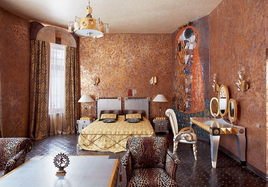 Декоративная штукатурка в интерьере бара