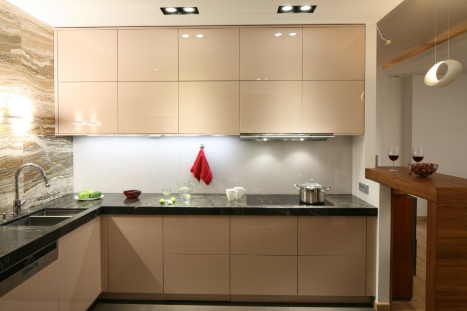 Кухня сливочного цвета