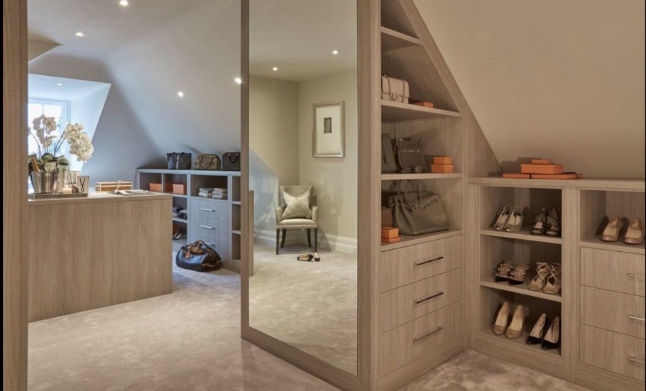 Шкаф купе в мансарде