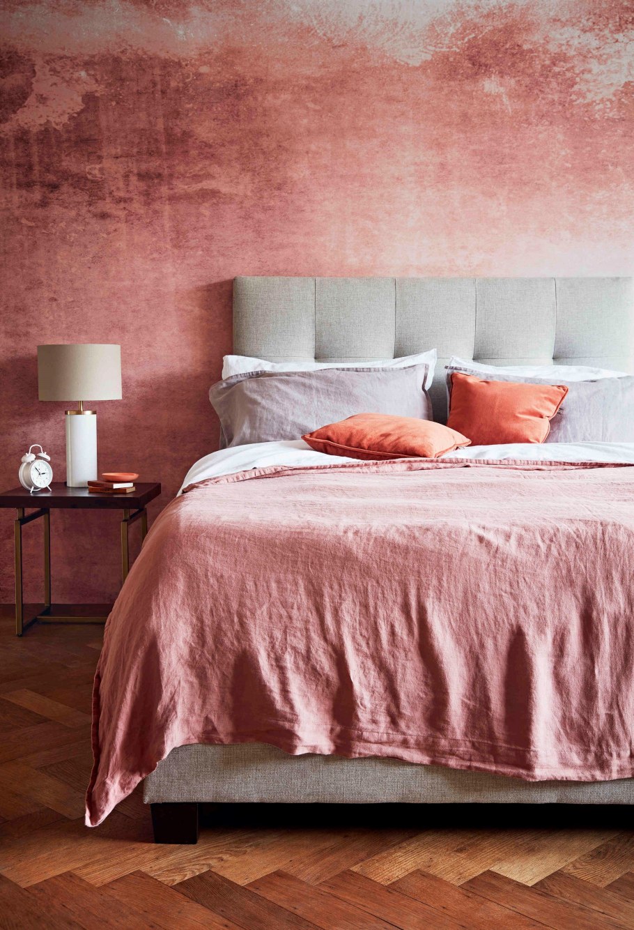 Пыльный розовый цвет в интерьере