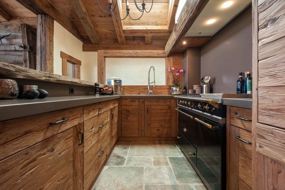 Кухня лофт темное дерево