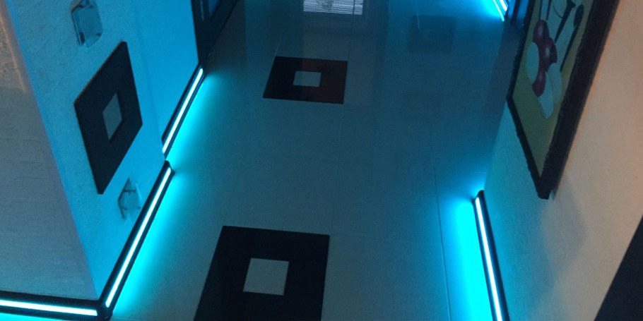 Плинтус с RGB подсветкой