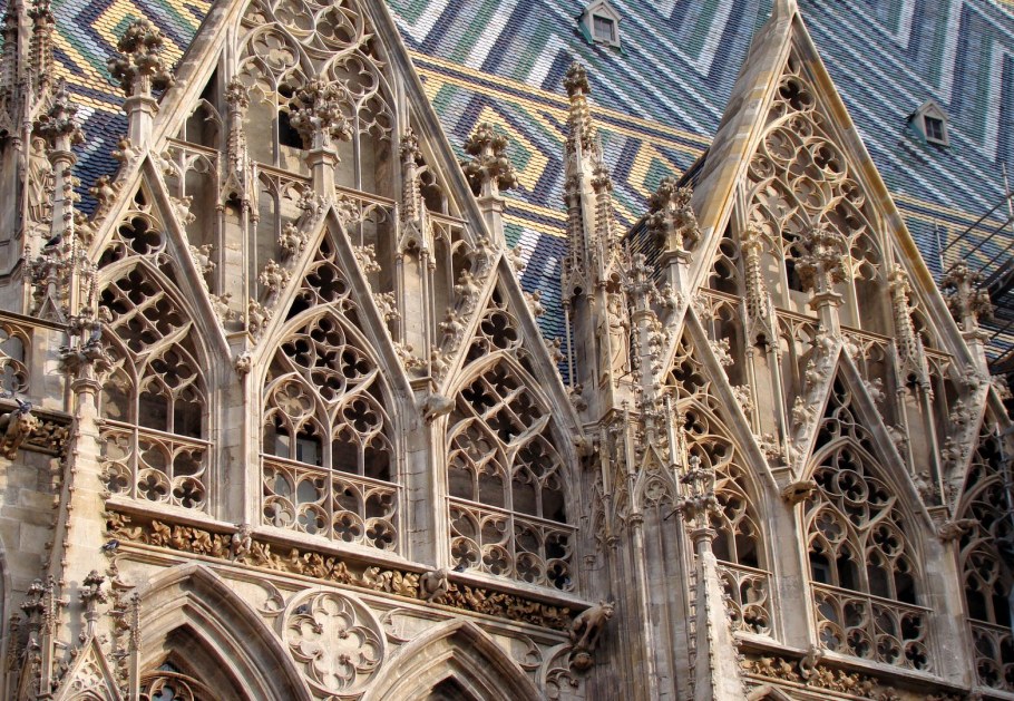 Вимперг Реймского собора