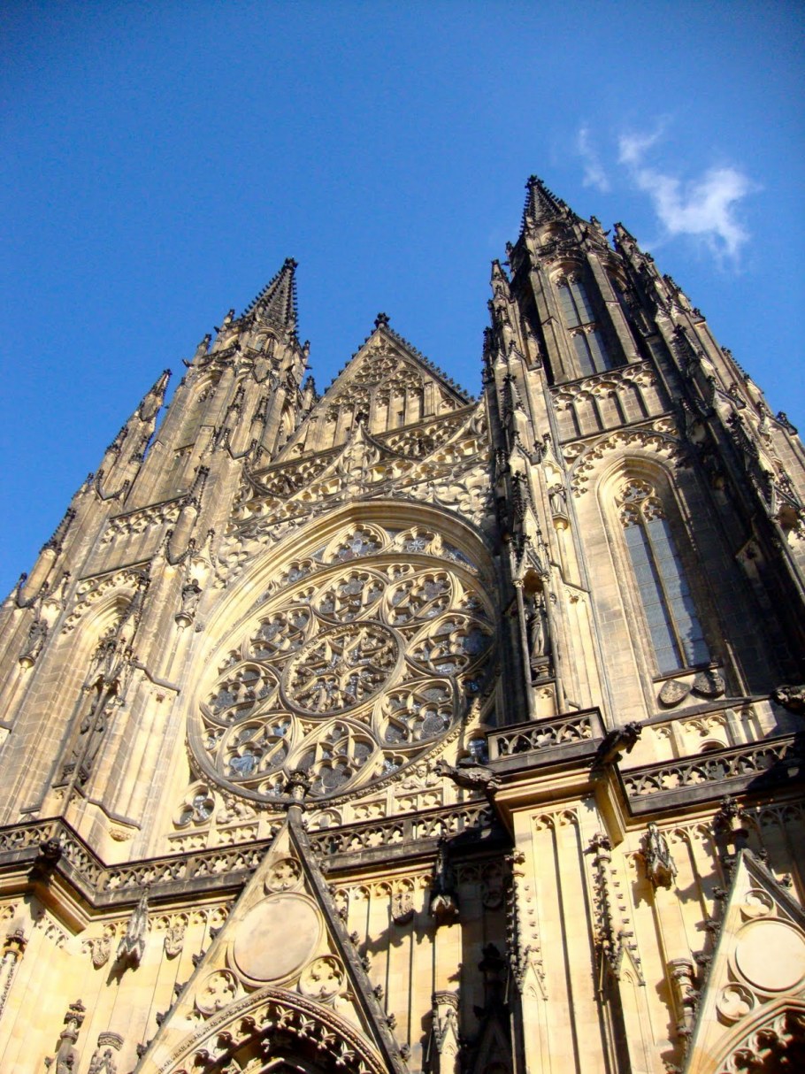 Здания сооружения в готическом стиле