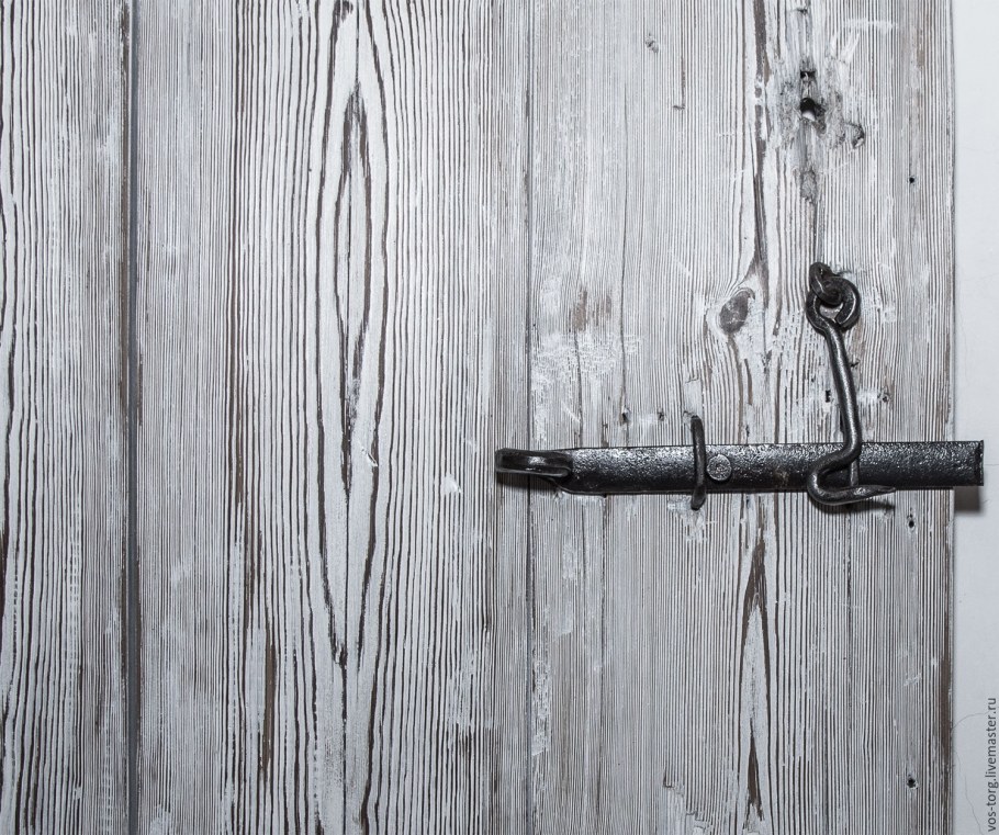 Крепление амбарных дверей из массива