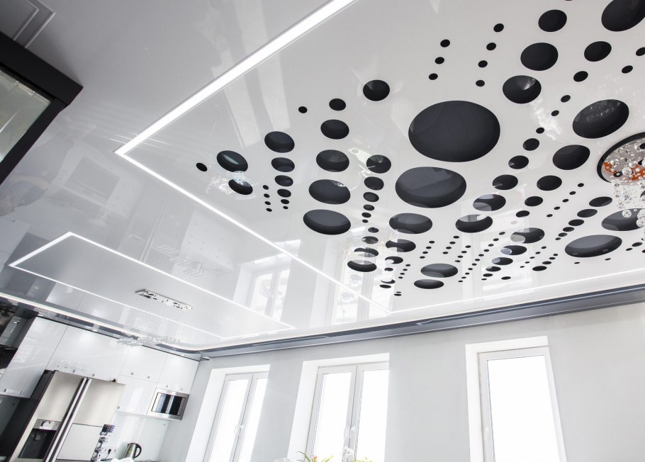 Потолок в гостиную