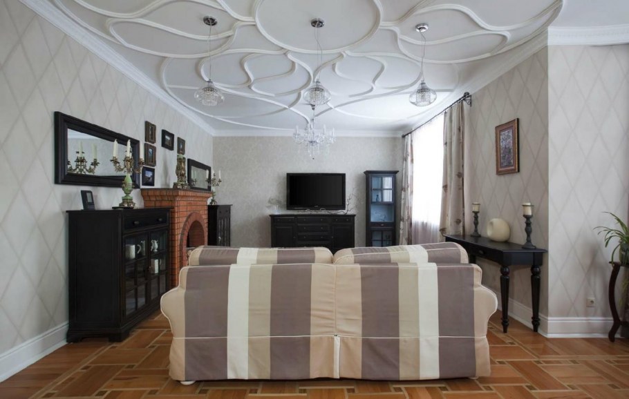 Натяжной потолок в большую гостиную