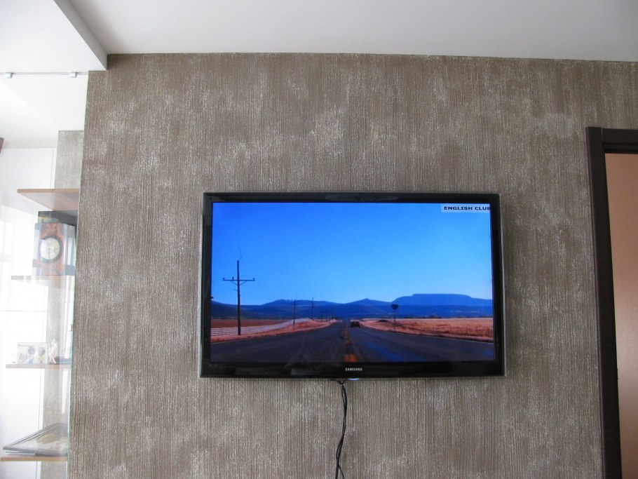 Плазма телевизор на стене