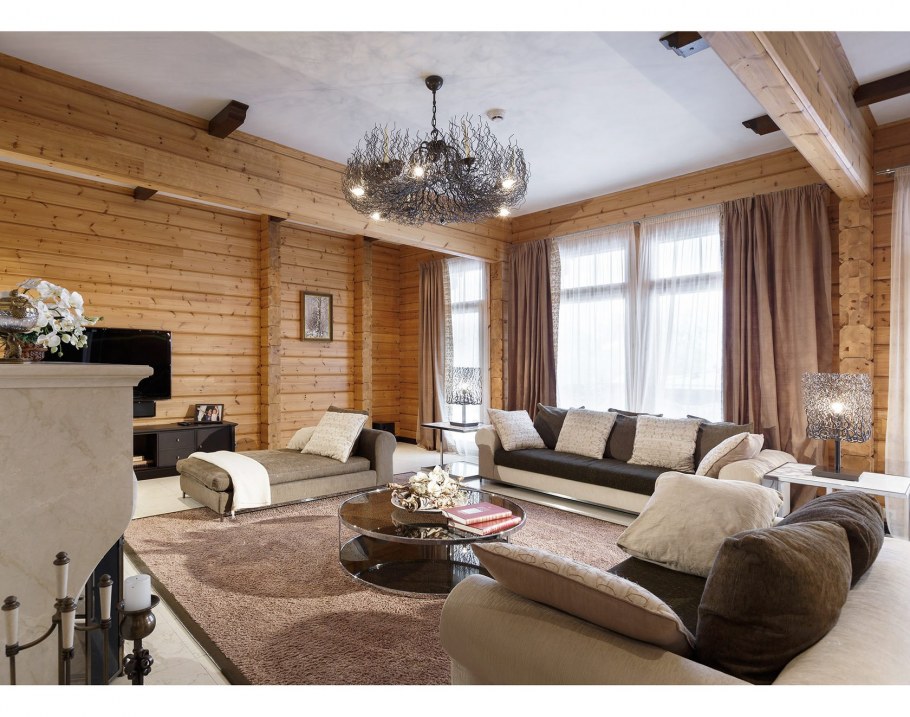 Гостиная в доме из бруса