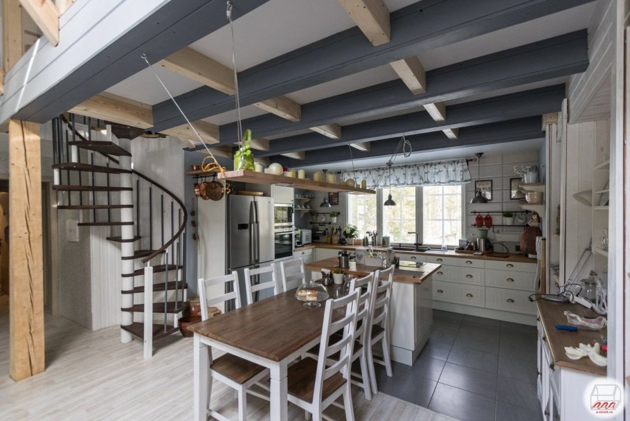 Освещение кухни в загородном доме