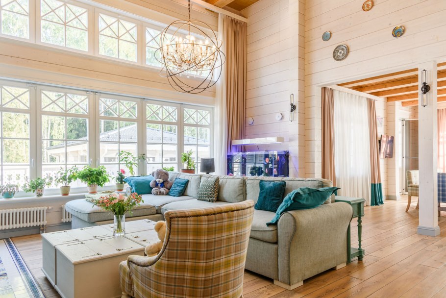 Интерьер дома со вторым светом