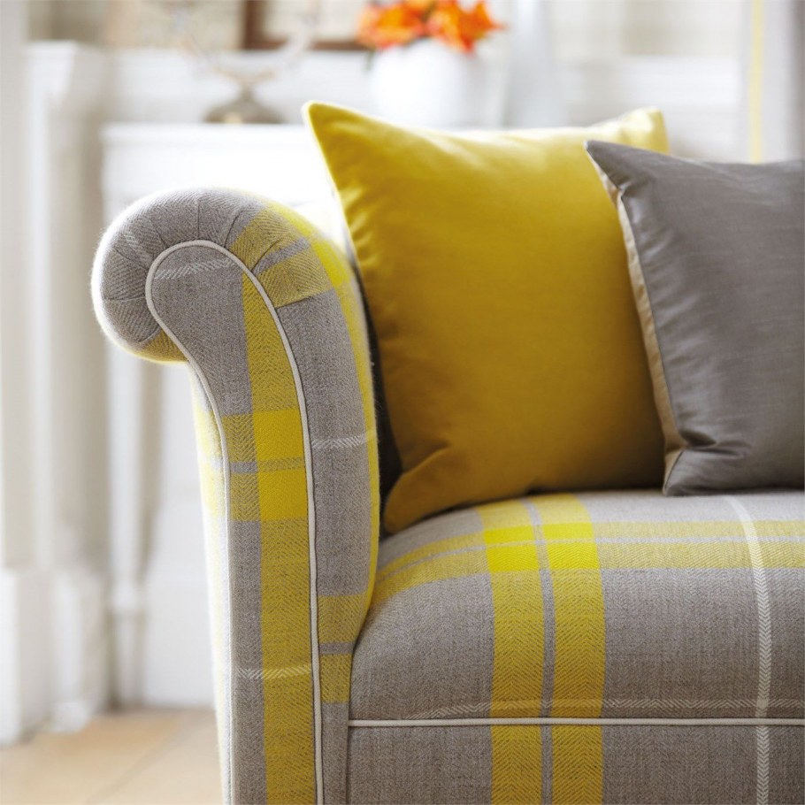 Диван лимонного цвета