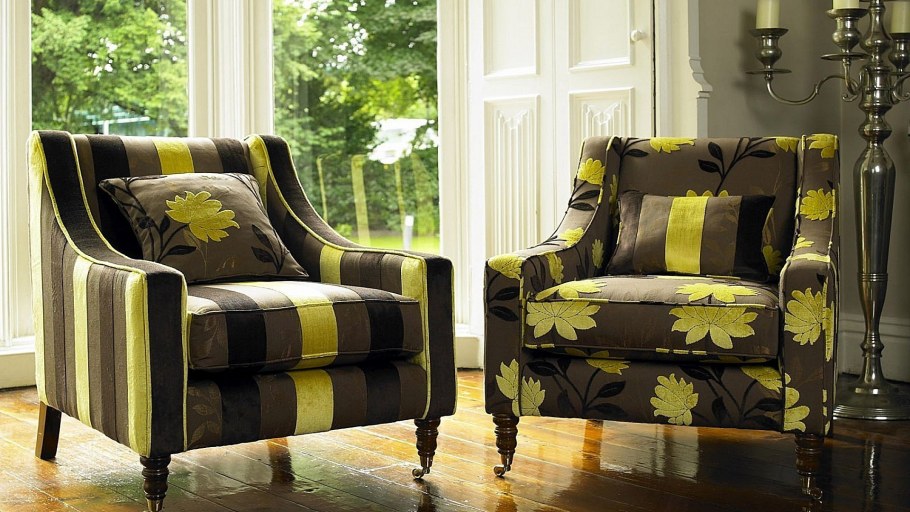 Два кресла в интерьере