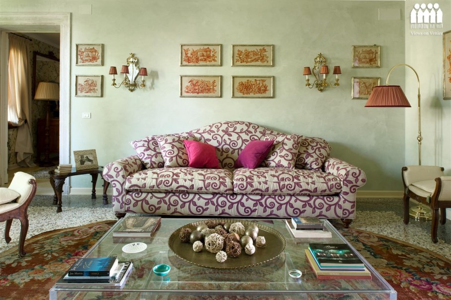 Обивка дивана тканями компань