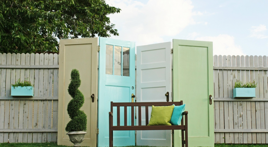 Ограждение из пластиковых бутылок