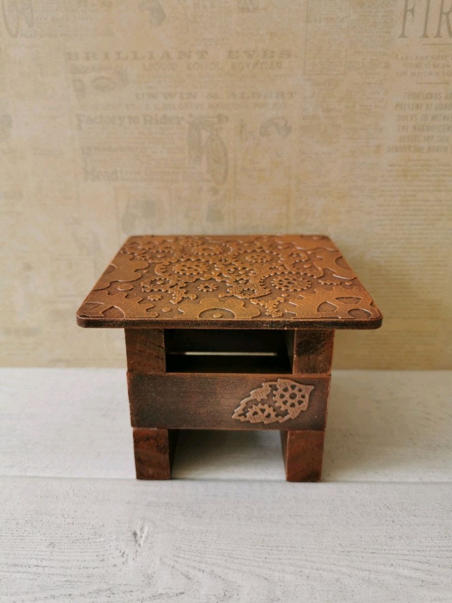 Стол журнальный стимпанк