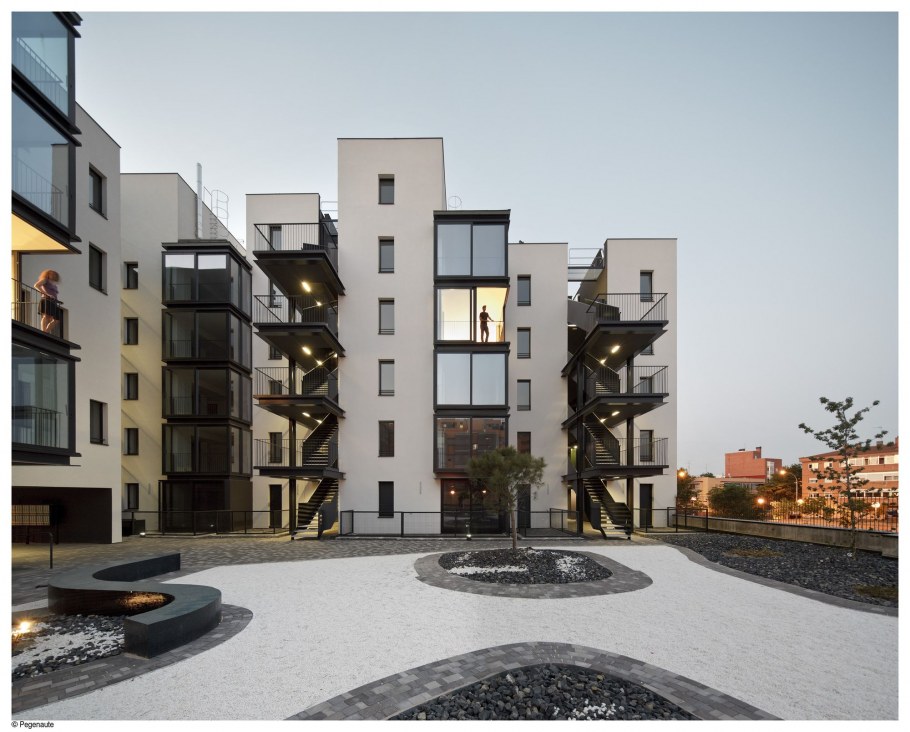 Многоэтажный дом в Испании