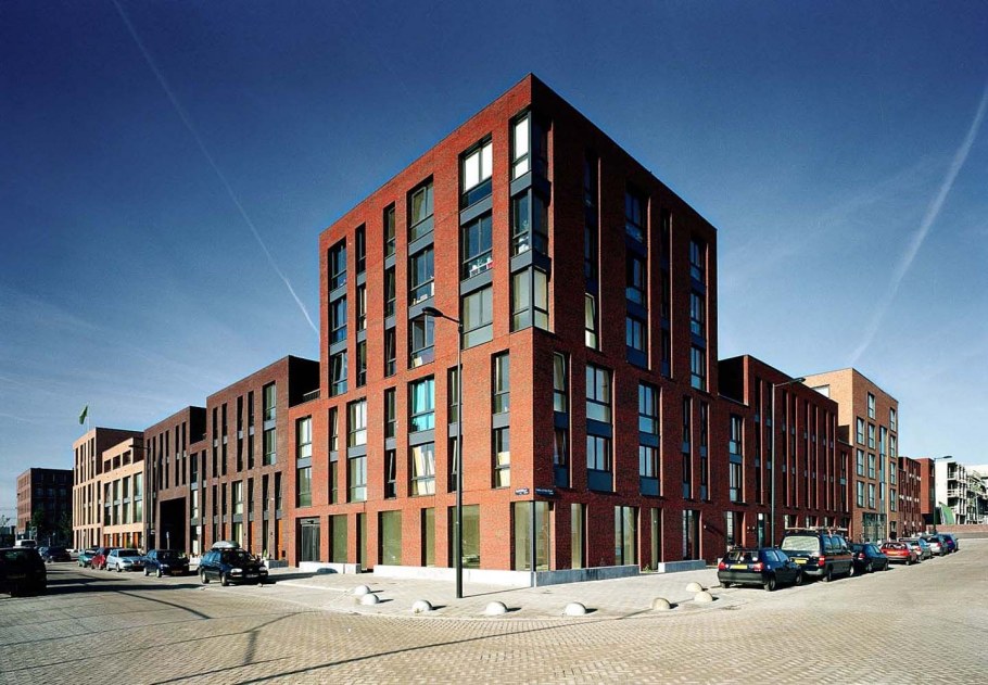 Офисное здание из кирпича