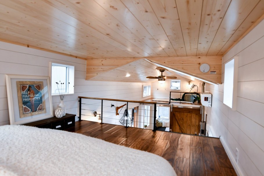 Маленький дачный домик с лофтом