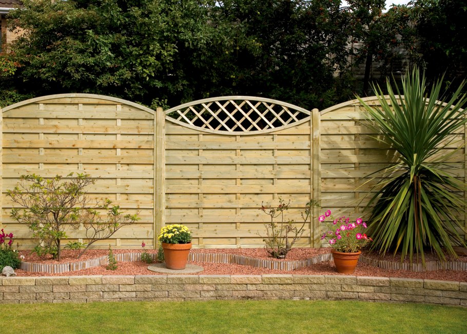 Декоративный забор на участке